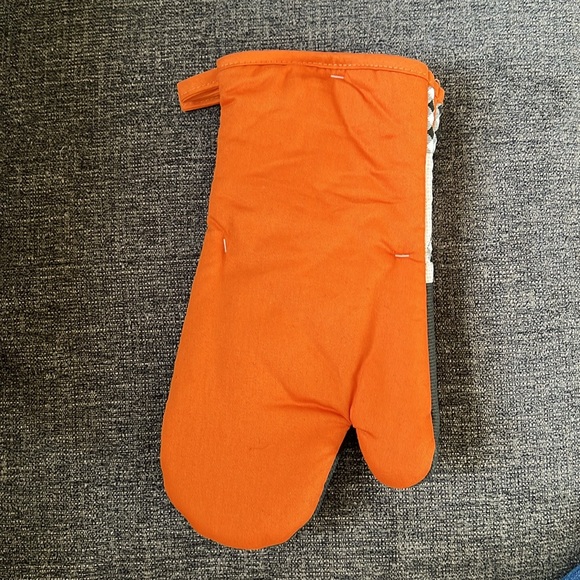 Disney 2 PCs Pack Oven Mitts Mickey Mouse Happy Harvest - Picture 2 of 5